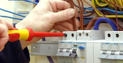 electrician services performing professional electrical panel wiring and connections in Mountain View, CA